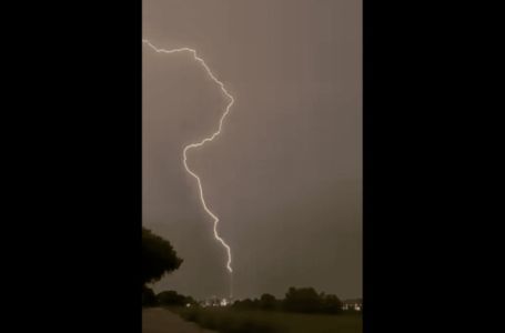 Snimili strašan trenutak tijekom oluje: Munja udarila na vrlo opasno mjesto u Zagrebu