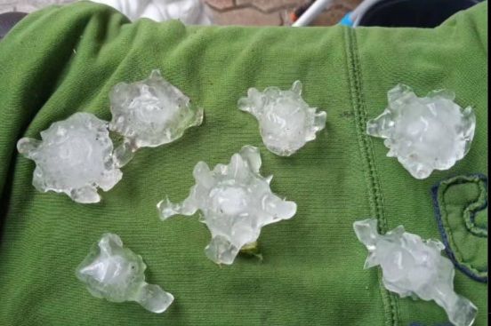 Oluja protutnjala Srbijom: Padao krupan grad! Pogledajte zastrašujuće snimke orkanskog vjetra