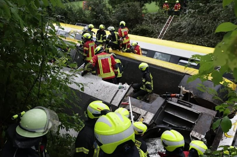 Velika tragedija u Njemačkoj, voz ispao iz šina, ima mnogo stradalih