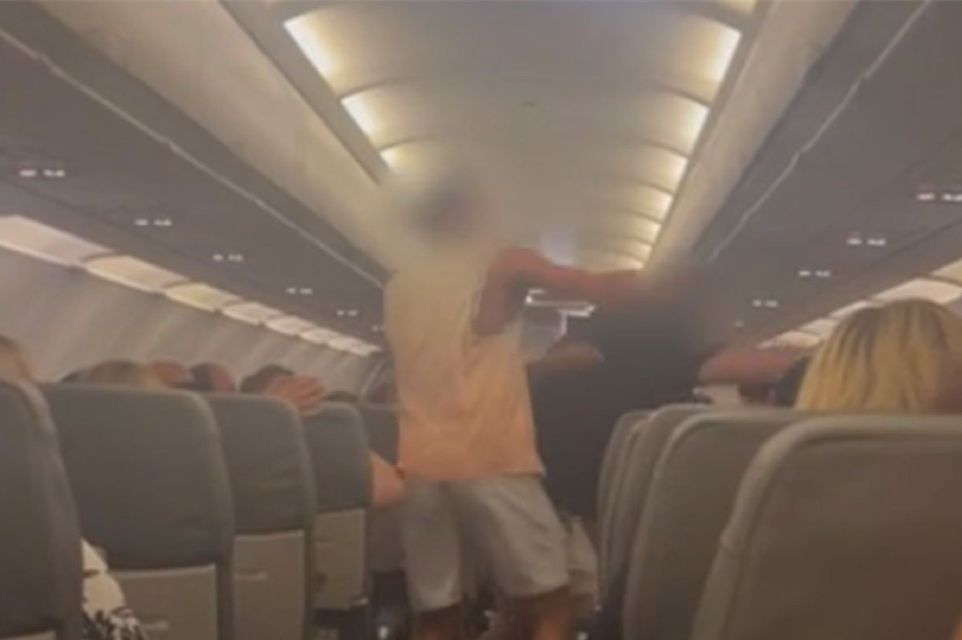 Tuča u avionu iz Zagreba: “Bilo je krvi posvuda, djeca su plakala, ljudi su bježali”