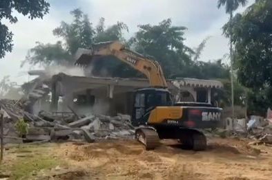 Stotine muslimanskih porodica deložirano i ostavljeno bez domova: Bagerima im srušili kuće