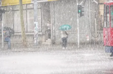 Tuče grad veličine jajeta, 2 osobe izgubile život: Balkanska zemlja na udaru nezapamćenog nevremena