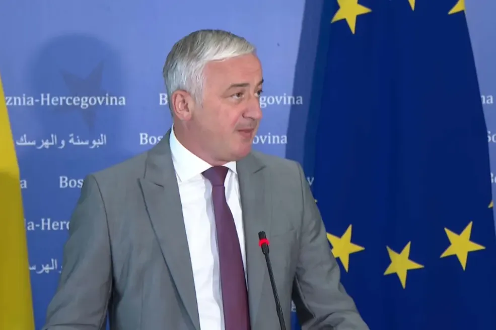 Borenović o aferama koje potresaju BiH: 99 miliona za kumovsku zgradu, 120 poklonjeno Viaductu