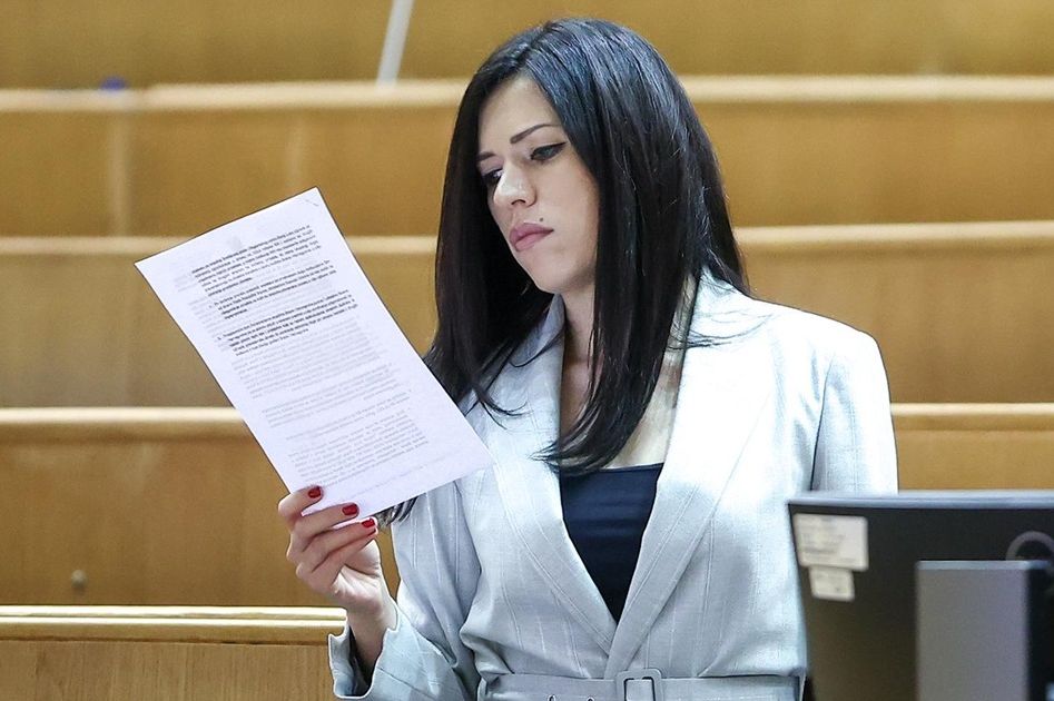 Dodikova zastupnica: Donijet ću zmije u parlament