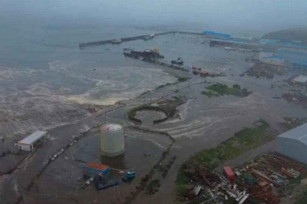 Prvi snimci cunamija u Rusiji: VODA SVE GUTA