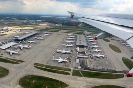 AVIONI PRIZEMLJENI, NA AERODROMIMA NASTAO HAOS, OVO JE MOGUĆI UZROK: Pogođene su stotine hiljada...