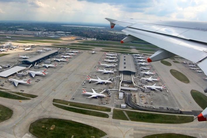 AVIONI PRIZEMLJENI, NA AERODROMIMA NASTAO HAOS, OVO JE MOGUĆI UZROK: Pogođene su stotine hiljada...
