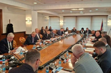 Odbijen veto Kluba Bošnjaka na uvođenje rezervnog sastava policije u RS