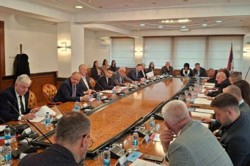 Odbijen veto Kluba Bošnjaka na uvođenje rezervnog sastava policije u RS