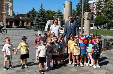 Dodik na Twitteru: Radni dan sam započeo susretom s najmlađim građanima Republike Srpske