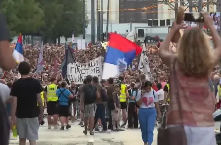 „Protesti i blokade širom Srbije zbog tragedije na željezničkoj stanici“