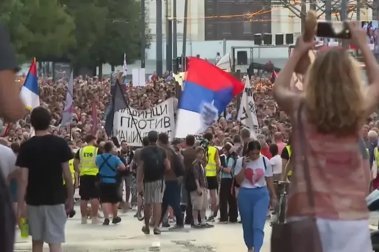 „Protesti i blokade širom Srbije zbog tragedije na željezničkoj stanici“