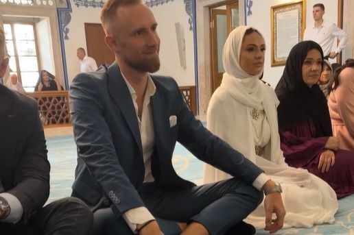 REIS KAVAZOVIĆ vjenčao Džanana Musu i Aminu: EVO ŠTA JE DOBIO OD KOŠARKAŠA NA POKLON
