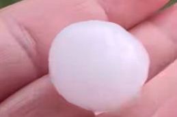 Snažno nevrijeme iznenada pogodilo bh. grad: Padao led veličine jajeta