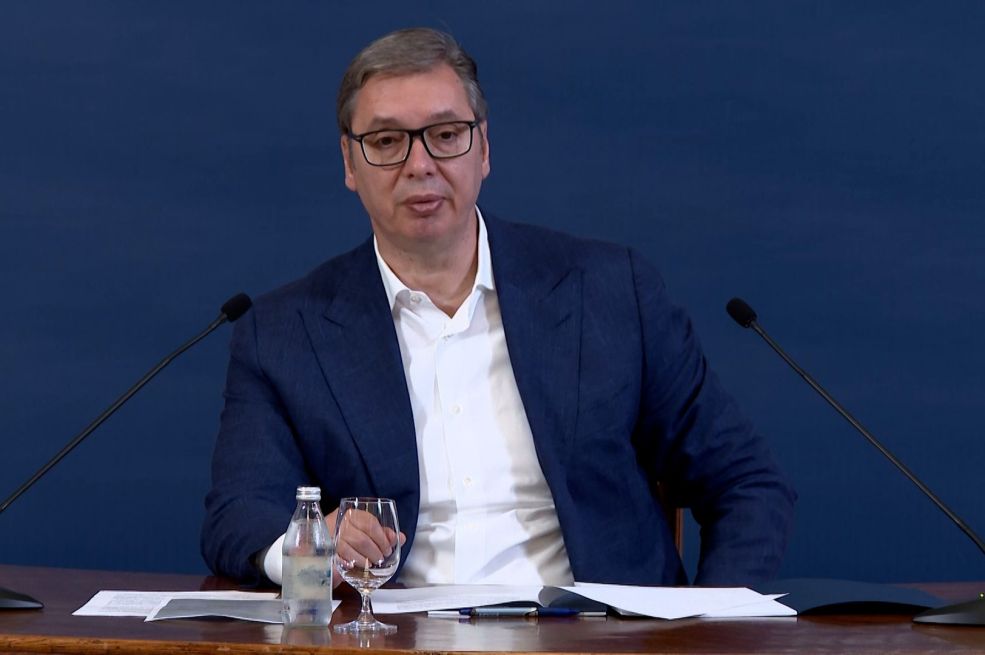 Vučić: "Zamalo su me ubili u Srebrenici, nema nikakve presude, a Dodik zbog riječi mora u zatvor"