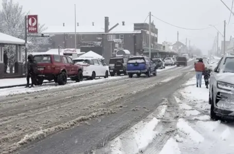 Ogroman snijeg pao tamo gdje ga niko nije očekivao: Ovo nije viđeno decenijama, saobraćaj je...