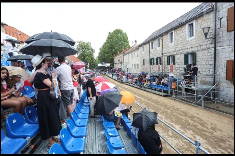 Zbog jakog nevremena odgođena Sinjska alka