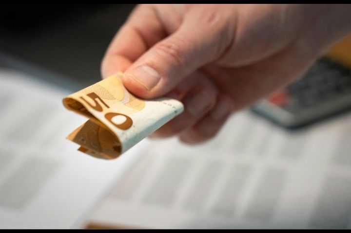 Nema baš para u kući? Samo stavite novčanicu na ovo mjesto i gledajte kada novac krene da se gomila