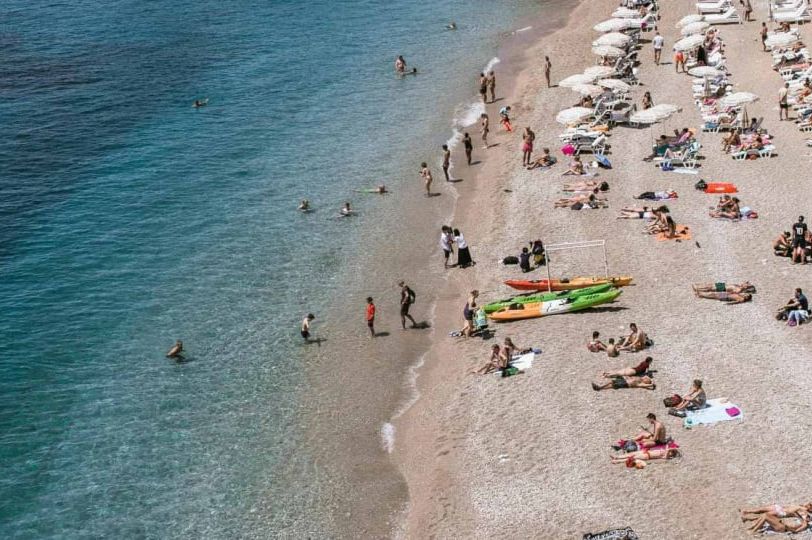 Ljetovanje pretvoreno u noćnu moru: Preko 100 ljudi zaraženo nakon kupanja u popularnom ljetovalištu