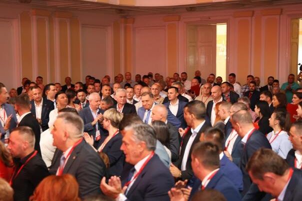 SNSD traži spas od "izdajnika" SDS-a i PDP-a...