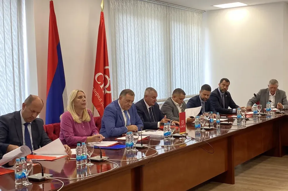 Samo jedan SNSD-ovac je ostao na američkoj crnoj listi: Njemu sankcije nisu ukinute