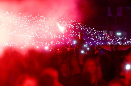 DOK U SRBIJI BJESNE - ‘Stići će vas naša ruka i u Srbiji’: Thompson zapalio hipodrom Čavoglavama