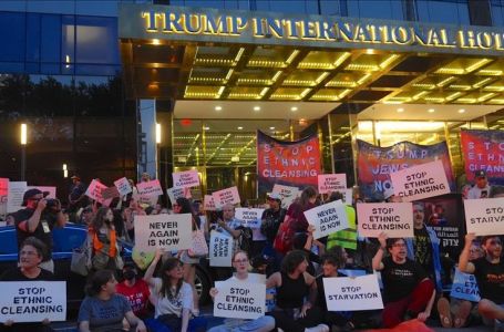 Jevrejsko-američka grupa protestuje ispred Trampovog hotela: "Prestanite izgladnjivati Gazu"