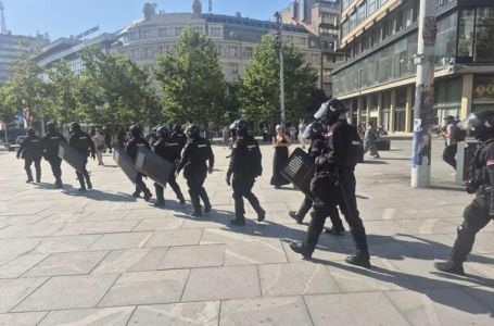 Vučićevo pomilovanje zapalilo ulice: Novi haos ispred SNS prostorija!