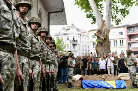 Obavljena dženaza i ukop Emina Švrakića, osnivača "Zelenih beretki" i Hayat TV-a