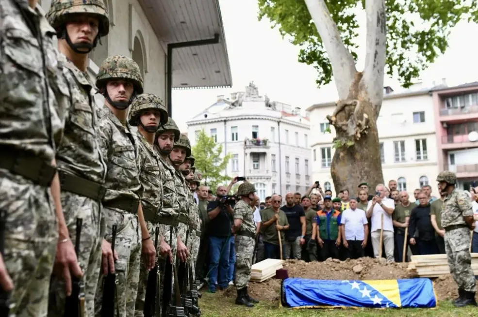 Obavljena dženaza i ukop Emina Švrakića, osnivača "Zelenih beretki" i Hayat TV-a