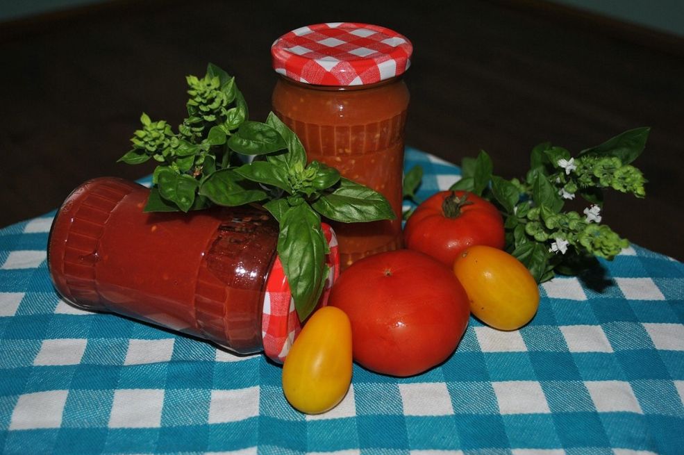 DOMAĆI mljeveni paradajz za zimnicu: Bez kuhanja, a čuva se i do 2 godine