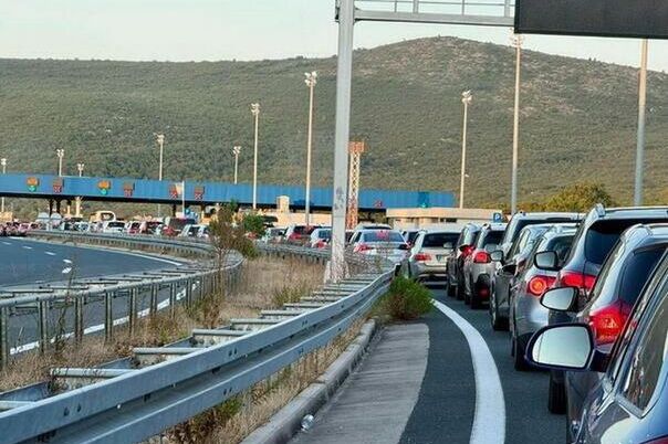 Gužve na izlazu iz BiH: Duga zadržavanja na GP Velika Kladuša i Izačić