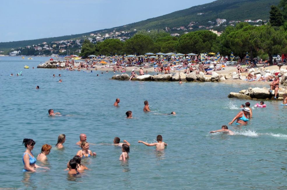 Grad na Jadranu puca po šavovima: Turisti preplavili grad, plaže zatrpane, A OVO SU CIJENE