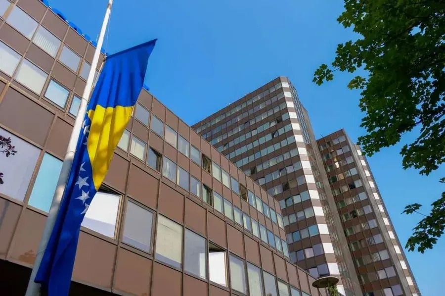 Ekskluzivno: Državni službenici uskoro s toplim obrokom od 300 KM mjesečno!