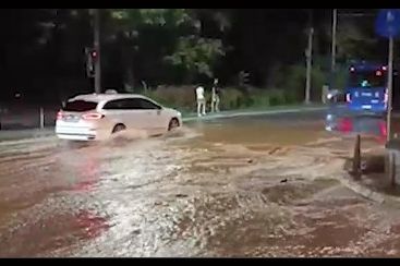 Velika havarija u Beogradu: Ulice poplavljene, mnogi će biti bez vode do večeras