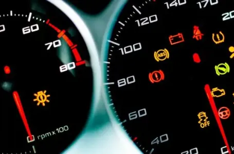 ČESTO SE PALI OVA LAMPICA NA DIZELAŠIMA: Vozači zbog nje lude, a treba da urade samo jednu stvar