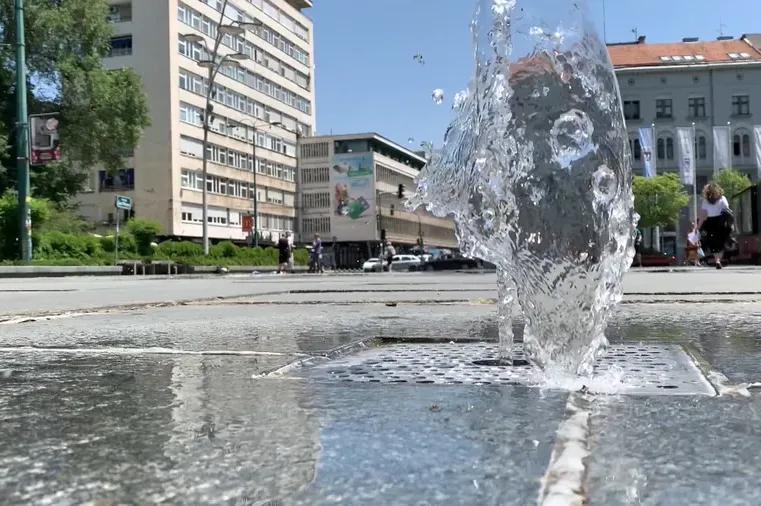 BiH pod ekstremnim vrućinama: ljekari u pripravnosti, poljoprivrednici očajni zbog loših usjeva