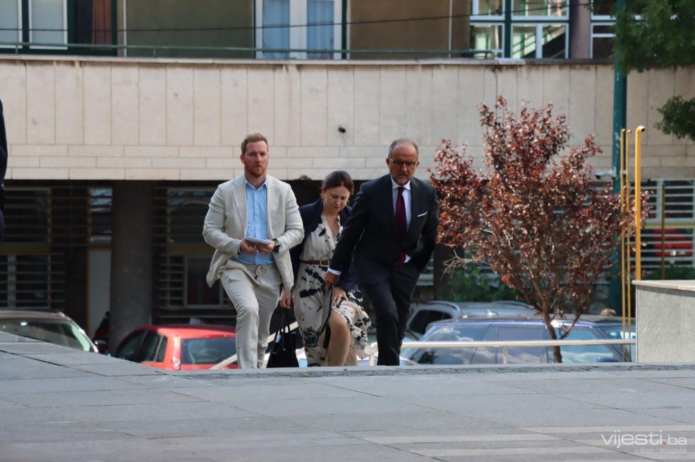 "Pogledajte ko je stigao na sastanak Trojke i ambasadora Kvinte"