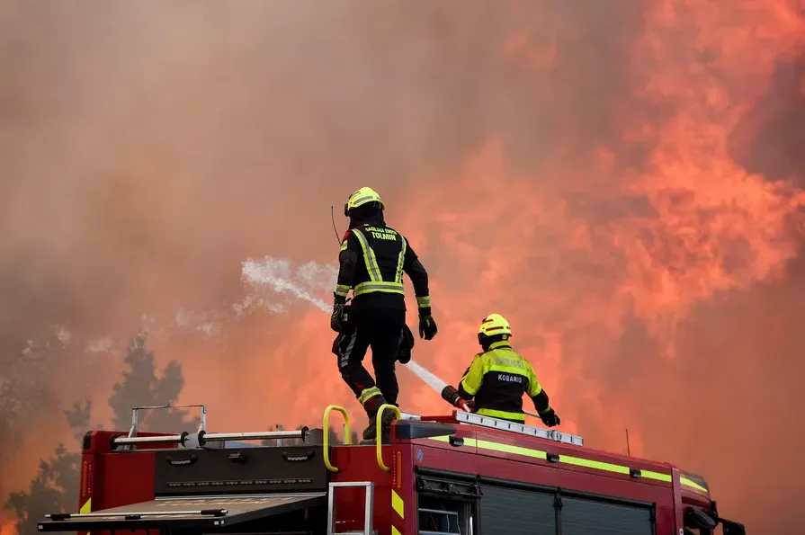 Veliki požar u Piperima: evakuisan dio stanovnika, MUP traži pomoć iz vazduha