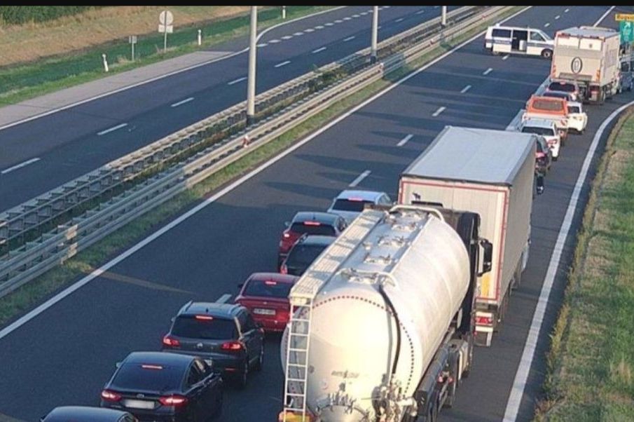 HRVATSKA: Sudar cisterne i pet auta na A3, jedna osoba poginula, četvero povrijeđeno