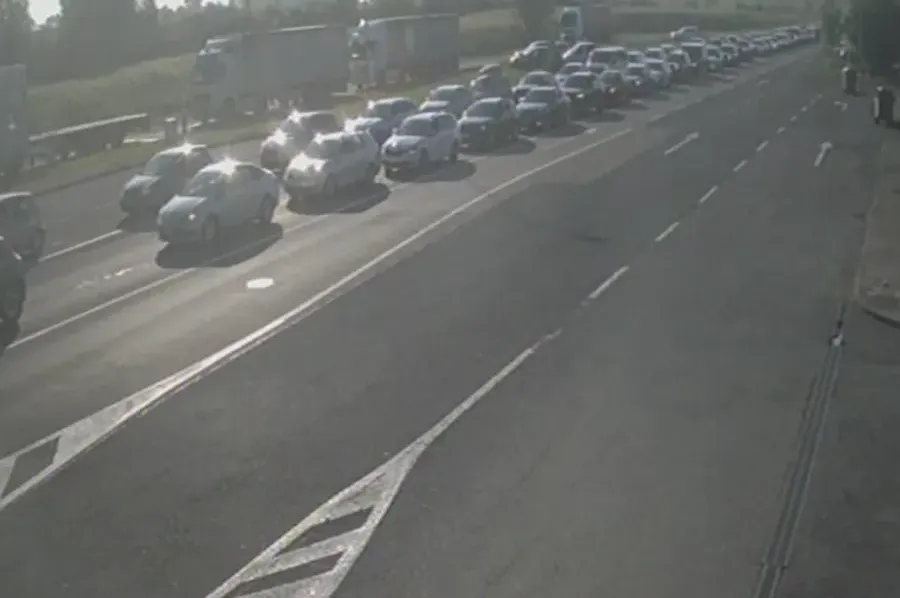 Na graničnom prijelazu Izačić duga kolona vozila, ostali putevi u BiH prohodni