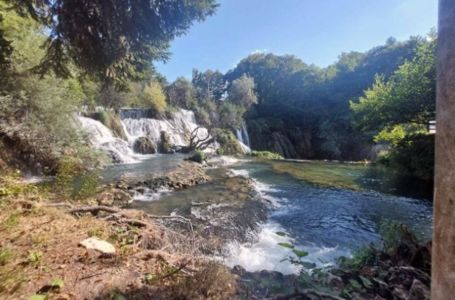 Rijeka Una promijenila boju, apel građanima da se ne kupaju