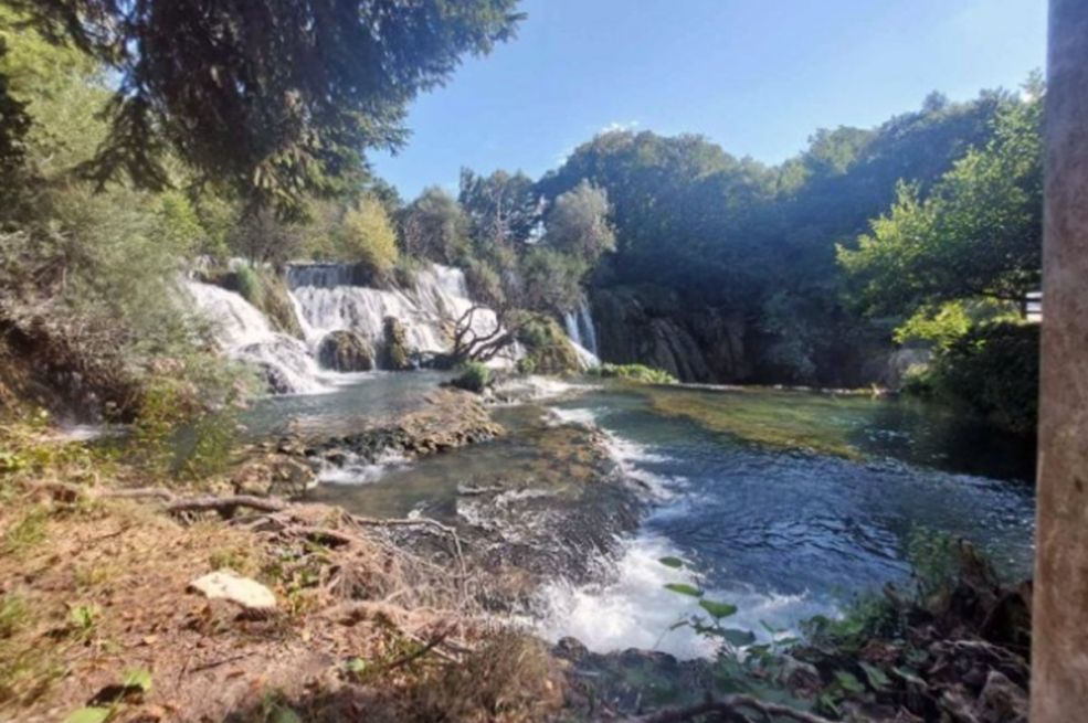 Rijeka Una promijenila boju, apel građanima da se ne kupaju