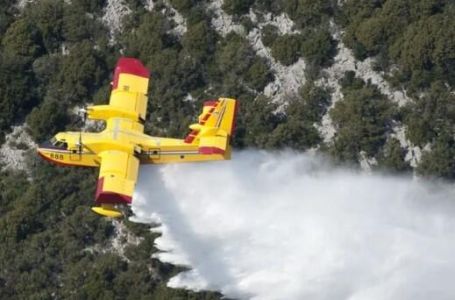 Hrvatski kanader stiže u Crnu Goru i pojačava gašenje požara na primorju