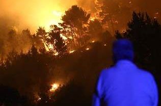 Razorni požari bukte širom Crne Gore, stradao vojnik u prevrtanju cisterne