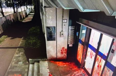 Izraelska ambasada u Hagu išarana crvenom bojom, oštećena stakla – privedeni počinioci
