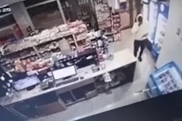 Naoružani razbojnik opljačkao benzinsku pumpu u Trebinju i oteo preko 12.000 KM