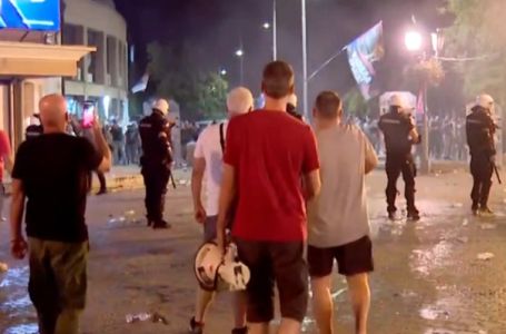 SNS pristalice gađale građane jajima, flašama i pirotehnikom u Vrbasu i Bačkoj Palanci