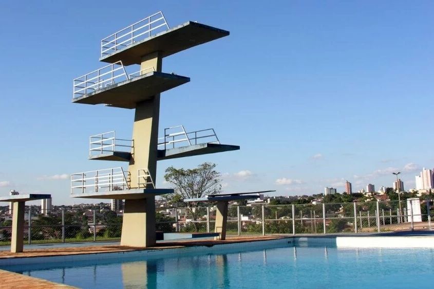 Tragedija na gradskom bazenu: Dječak skočio sa skakaonice i ubio muškarca