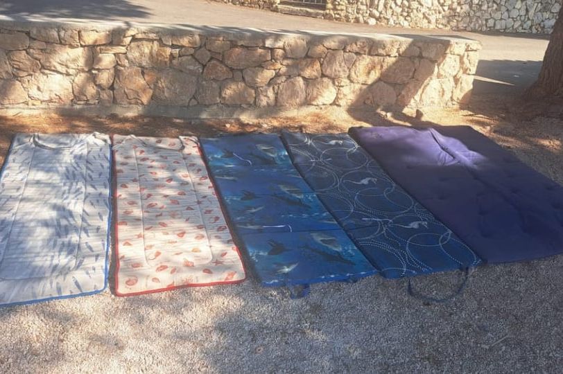 Vlasnici apartmana "rezervisali" plažu, turisti razočarani: "Nismo imali gdje spustiti dva peškira"